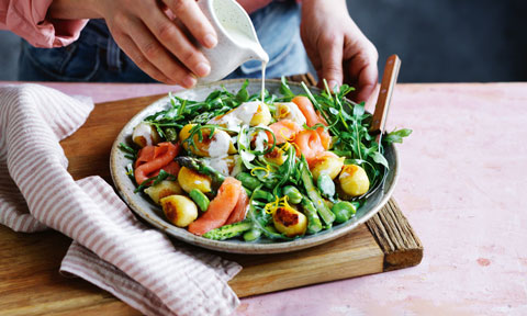 Cheesy gnocchi salad with smoked salmon-image