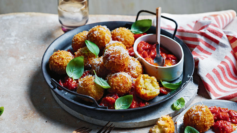 Arancini with quick tomato sauce