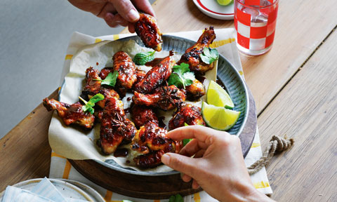 Sticky Vietnamese-style chicken wings