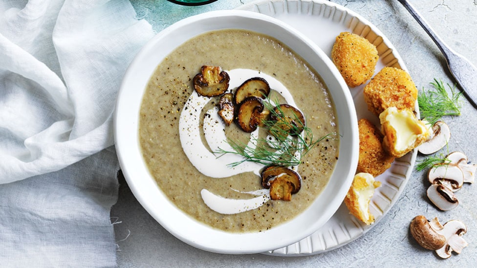 Creamy mushroom and fennel soup with fried mushroom sliced