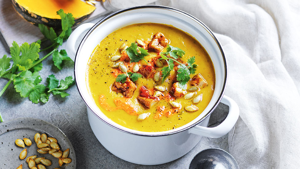 Pumpkin soup with red pesto and chilli tofu