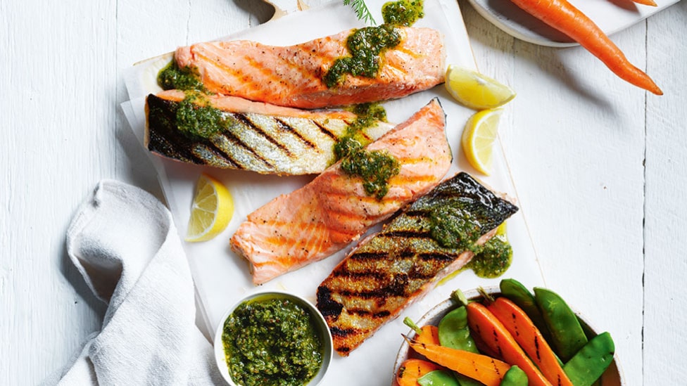 Four salmon portions with carrot and rocket pesto