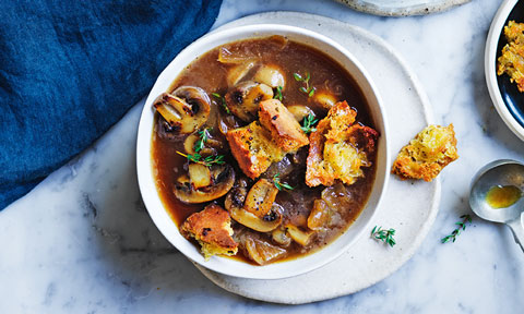 Curtis Stone's mushroom and onion soup 