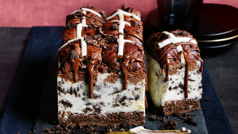 Hot cross bun Oreo frozen cheesecake