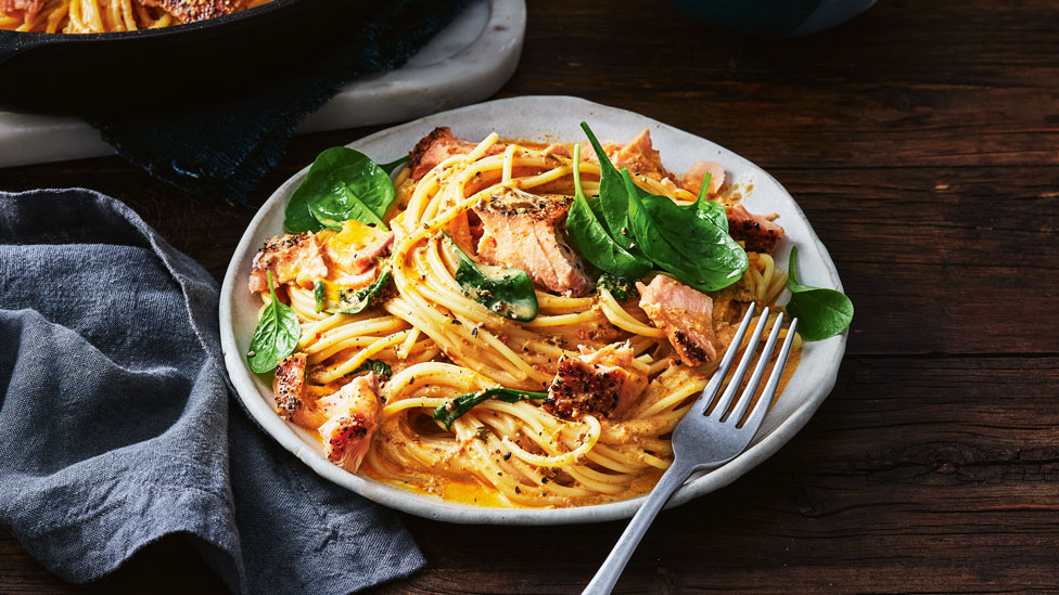 Pesto and peppered salmon spaghetti