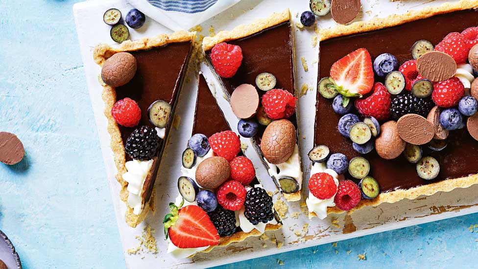 Chocolate tart with berries