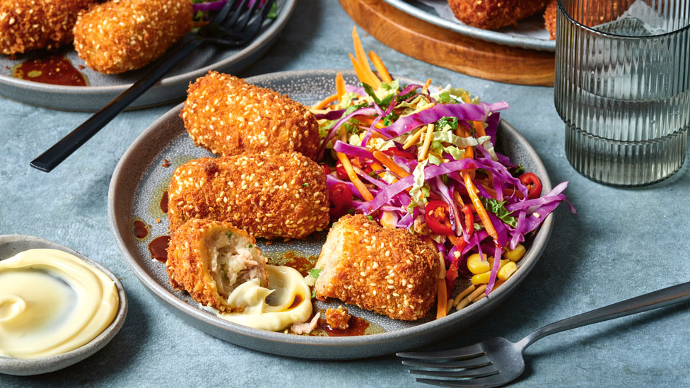 Sesame-coated tuna croquettes with chilli slaw