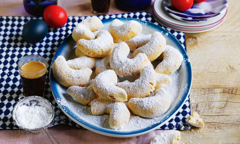 Kourambiethes (Greek almond shortbread)