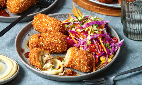 Sesame-coated tuna croquettes with chilli slaw