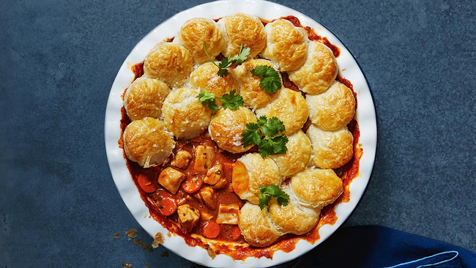 A dish of butter chicken pie