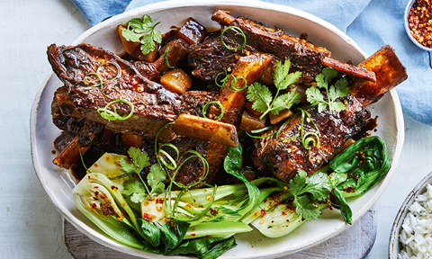 Slow cooker sticky soy beef ribs