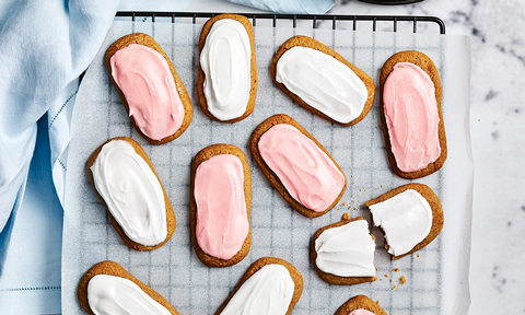 Ten honey jumble biscuits