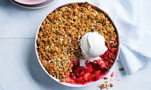 A bowl of rhubarb and apple crumble