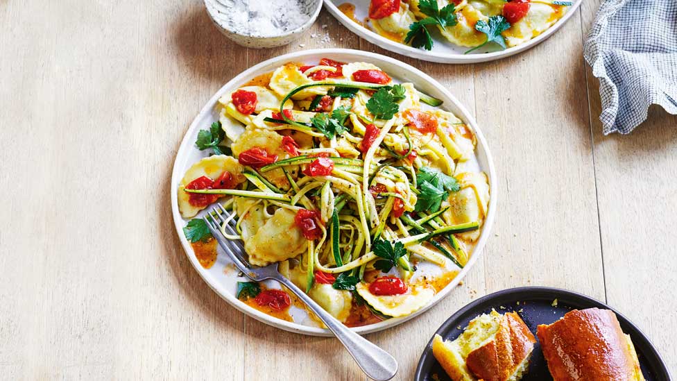 Veggie pasta with cheesy garlic bread