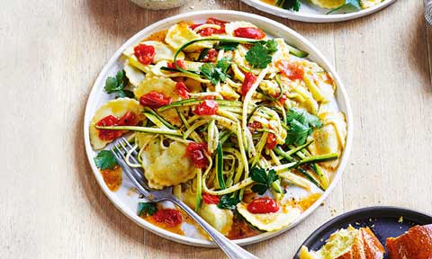 Veggie pasta with cheesy garlic bread