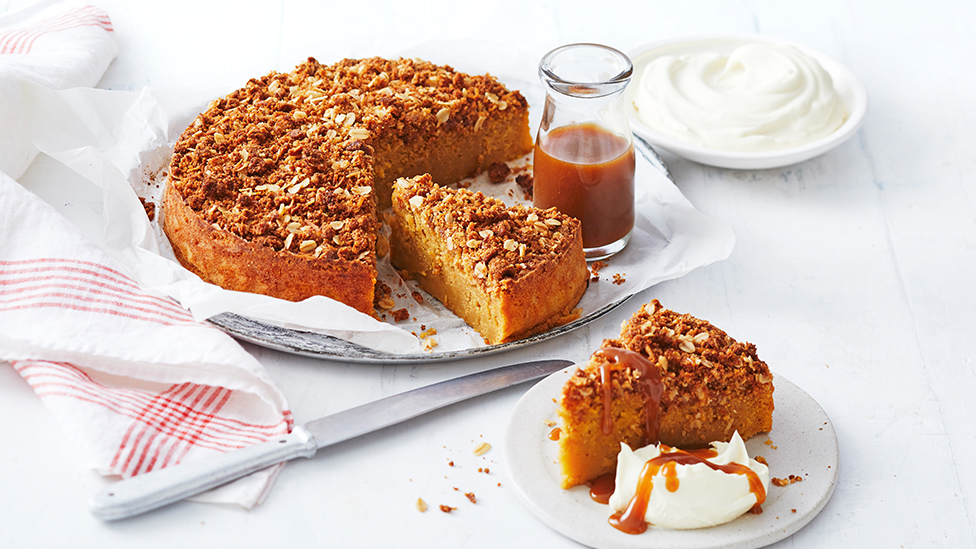 Anzac biscuit crumble cake