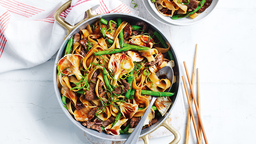 Beef and green bean chow fun noodle stir-fry recipe