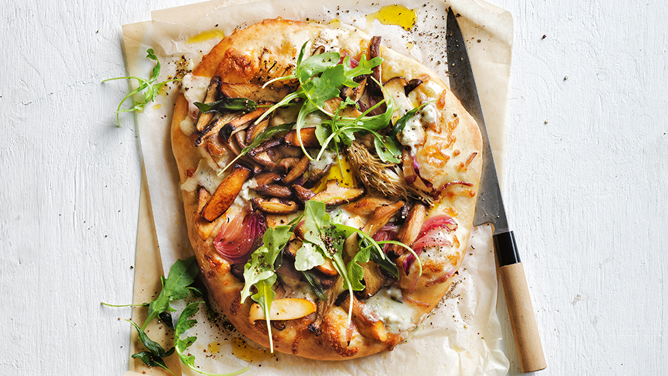 Caramelised onion and mushroom pizza