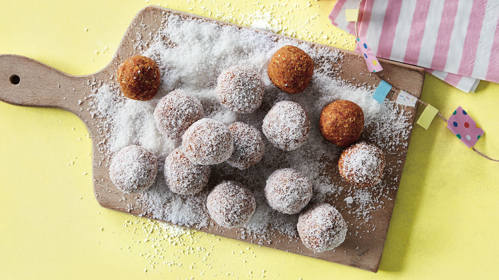 Carrot cake bliss balls