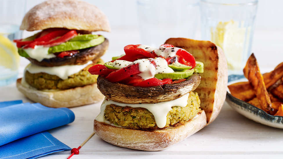 Chickpea and quinoa burger with capsicum and mushroom