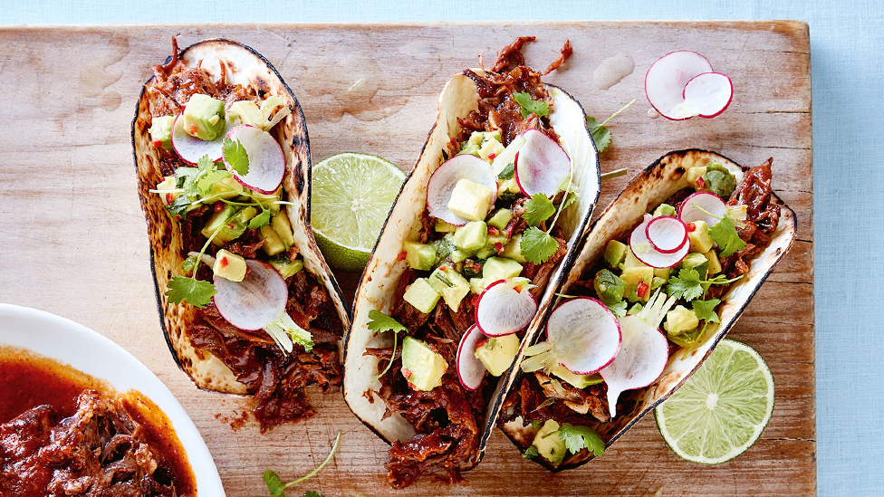 Chilli-rubbed beef ribs with guacamole and tortillas