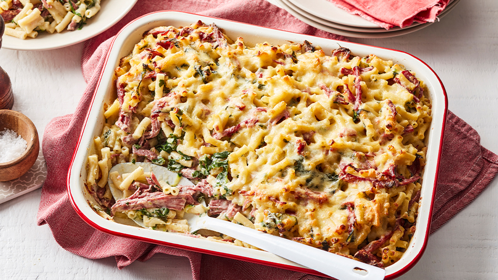 Corned beef macaroni bake