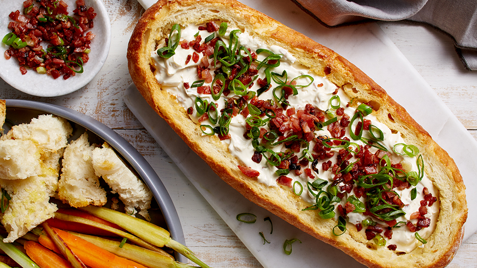 Creamy spring onion and bacon dip loaf