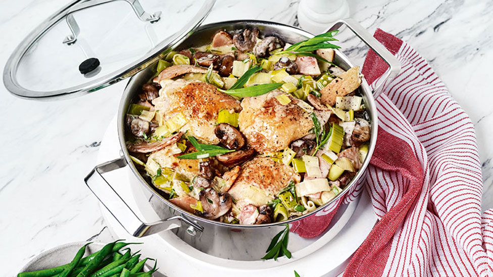 Casserole pan French-style braised chicken with leek and mushroom