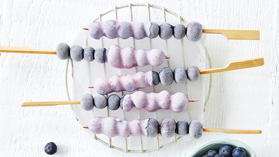 Fro-yo blueberry pops
