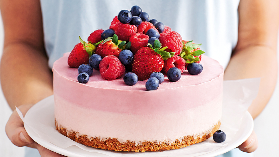 Frozen berry cheesecake