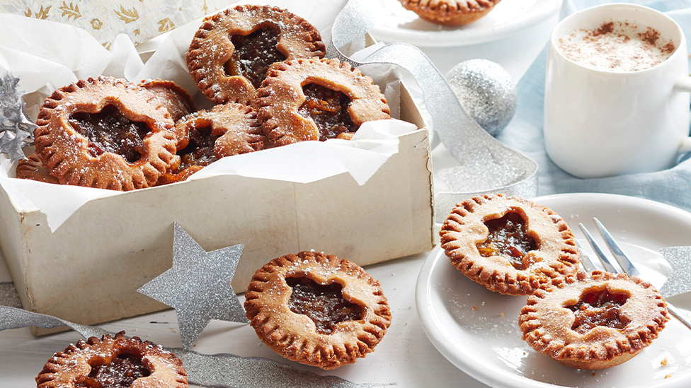 Gingerbread fruit mince tarts