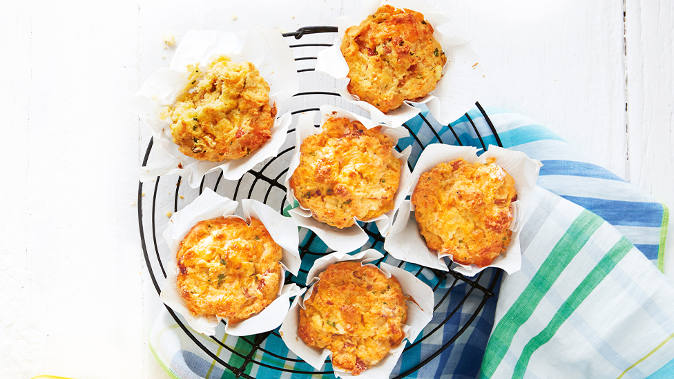 Ham and 3-cheese muffins