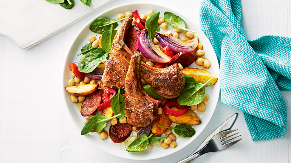 Lamb cutlets with paprika potatoes