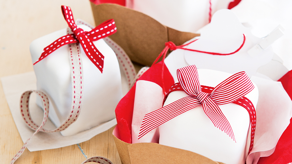 Little Christmas cakes