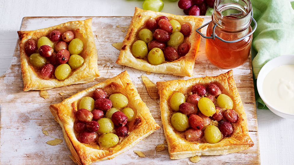 Mixed grape galettes