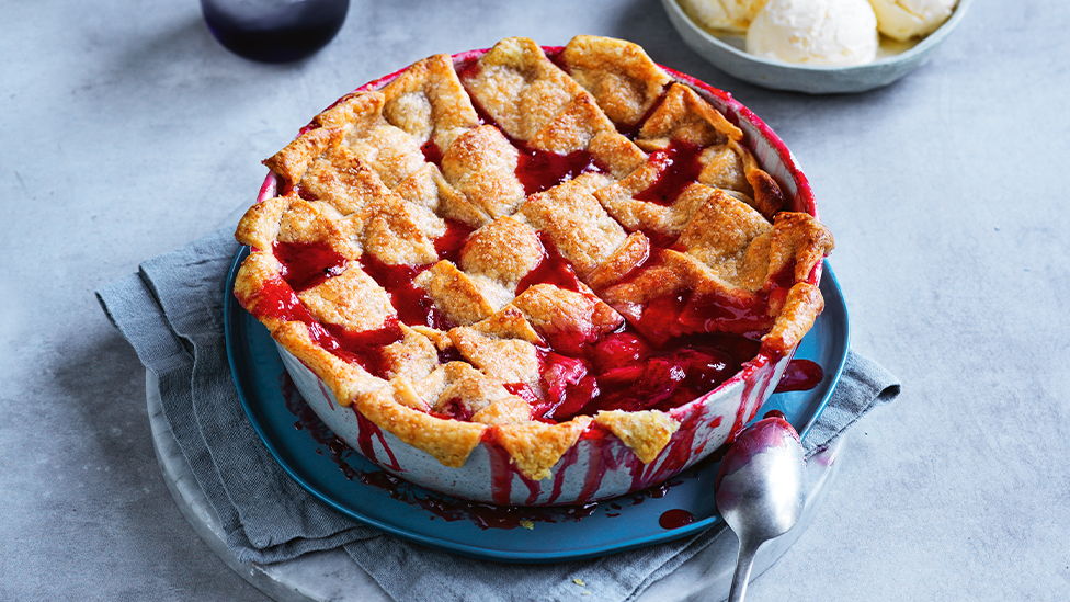 No-weave strawberry lattice pie