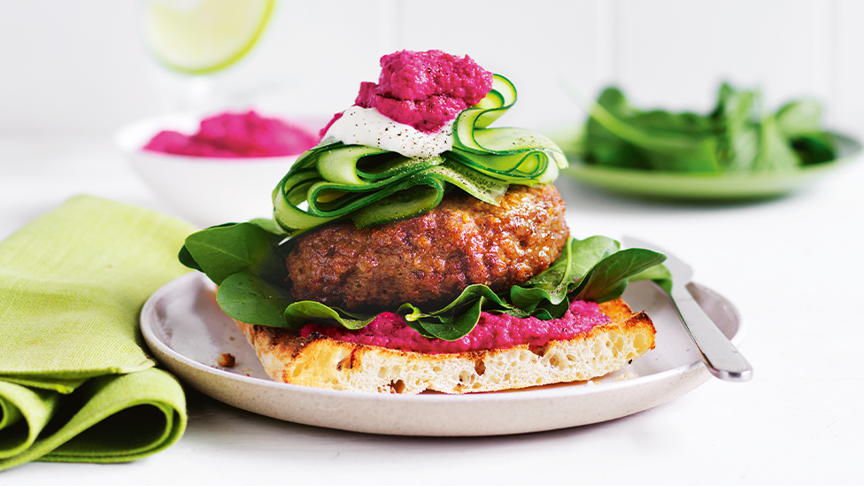 Open lamb burgers with beetroot hummus