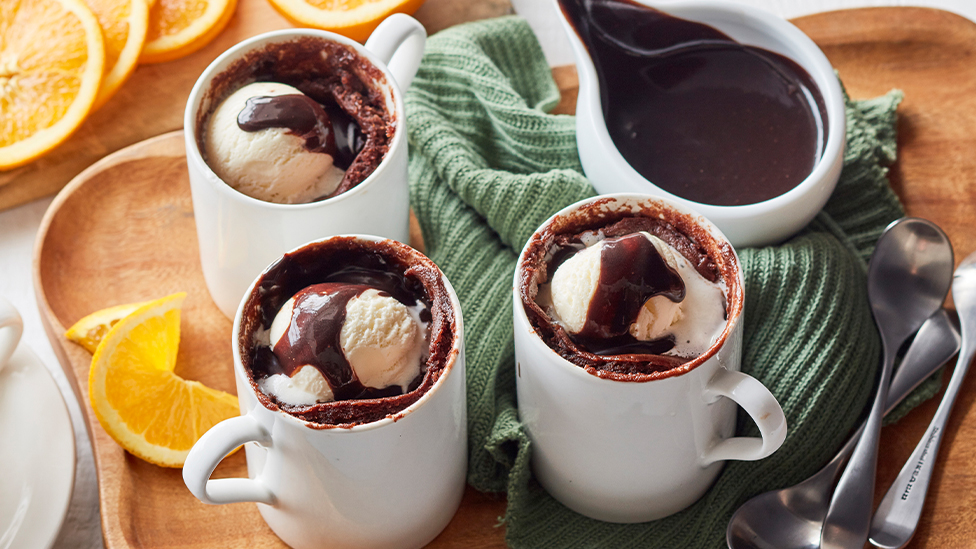 Orange, chocolate and chilli mug cakes