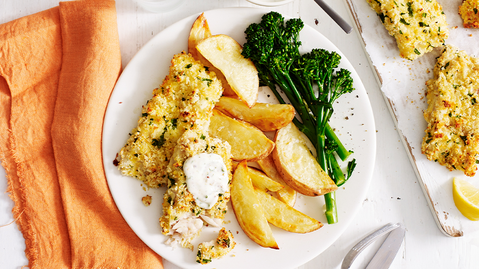 Oven-baked fish and chips with tartare sauce