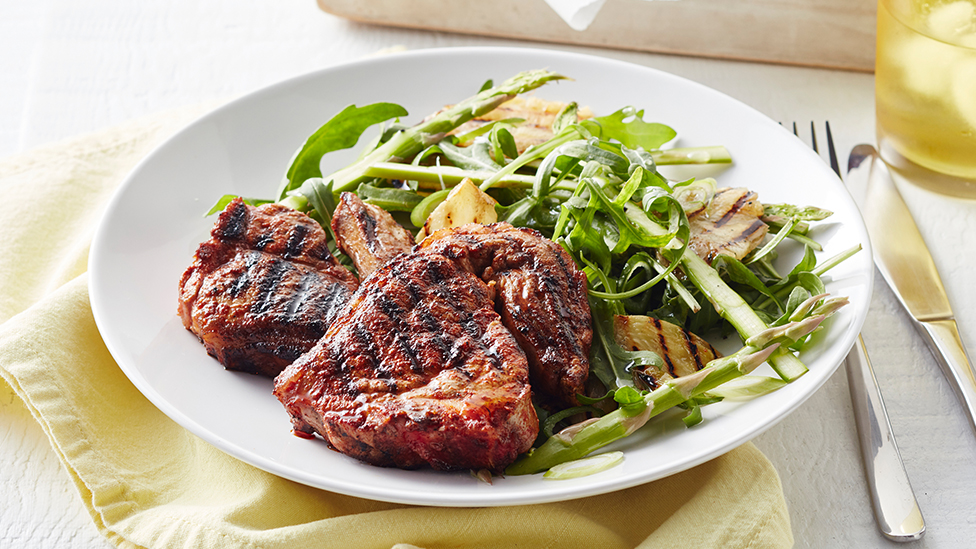 Paprika spiced lamb with grilled pineapple and asparagus salad