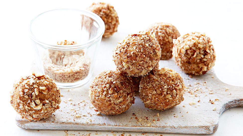 Pecan and pumpkin pie bliss balls