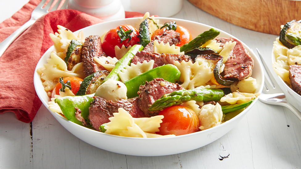 Peppered beef and spring pasta salad