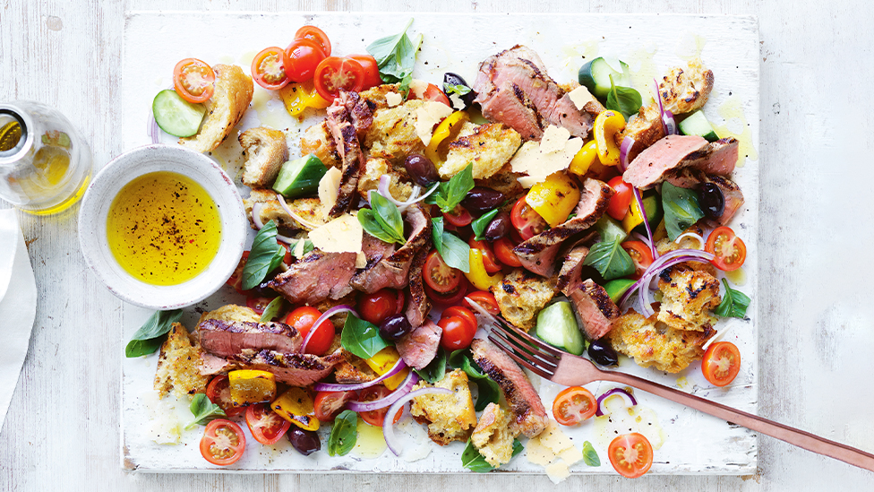 Peppered beef panzanella salad