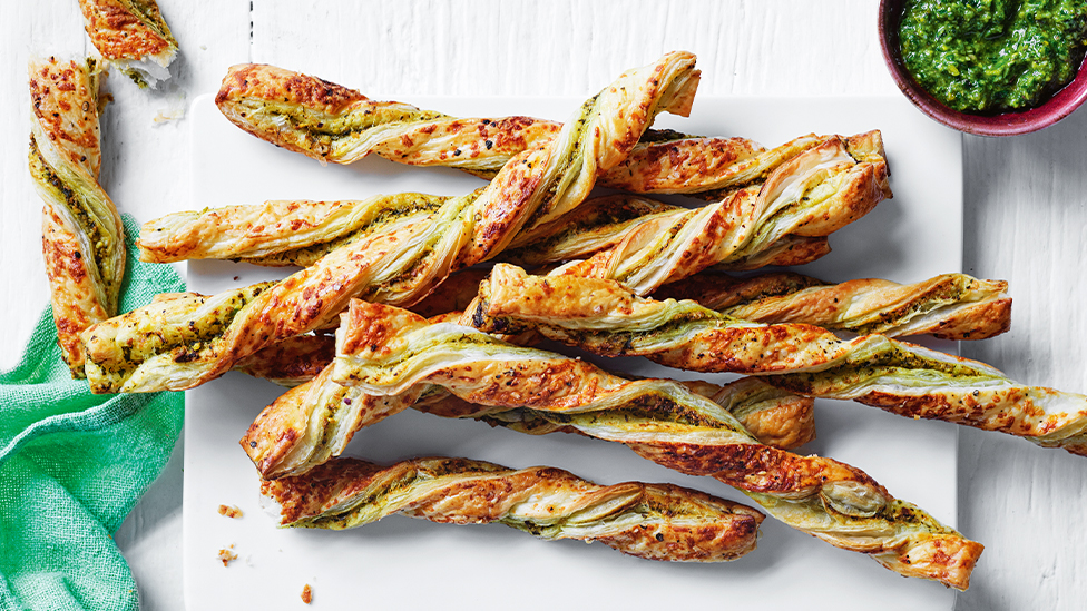 Pesto pastry twists