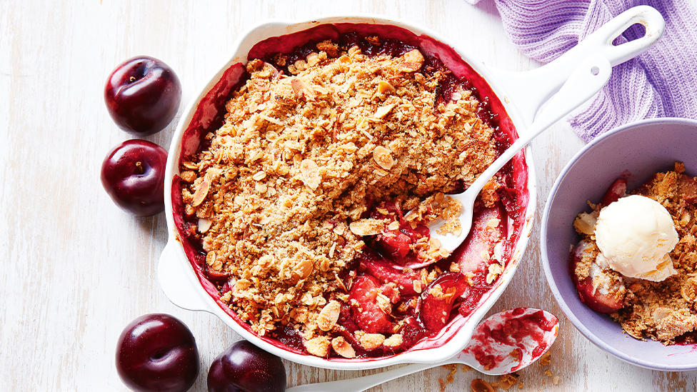 Plum and pear skillet crumble
