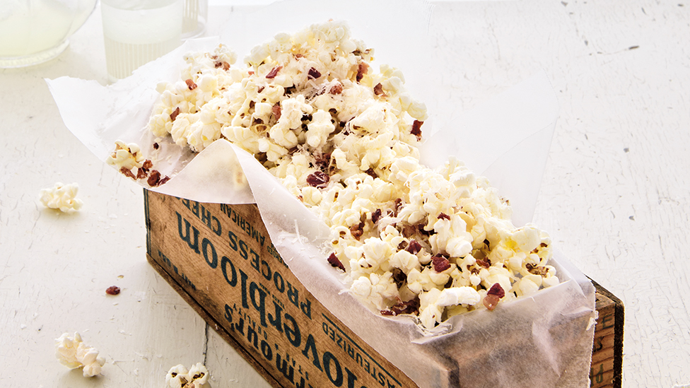 Popcorn with bacon and parmesan