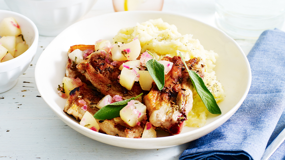 Pork ribs with quick pear chutney