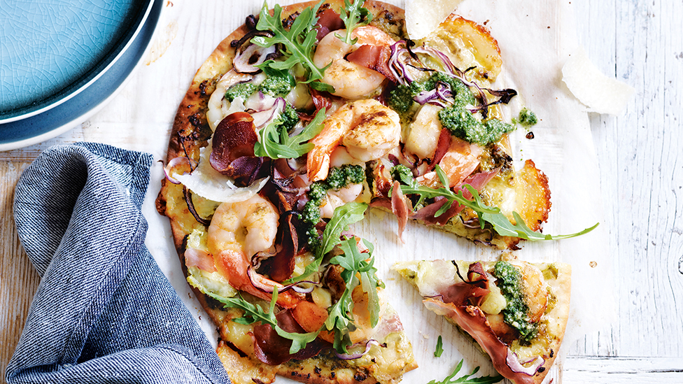 Prawn and pesto pizza