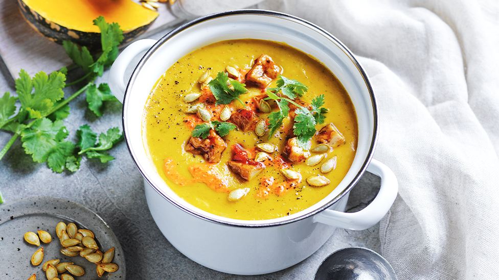 Pumpkin soup with red pesto and tofu