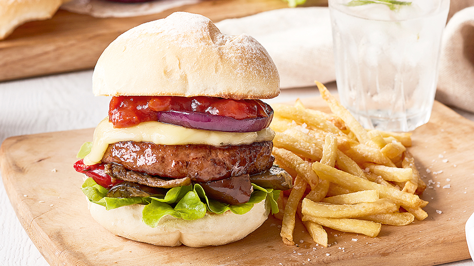 Quick beef and mozzarella burgers